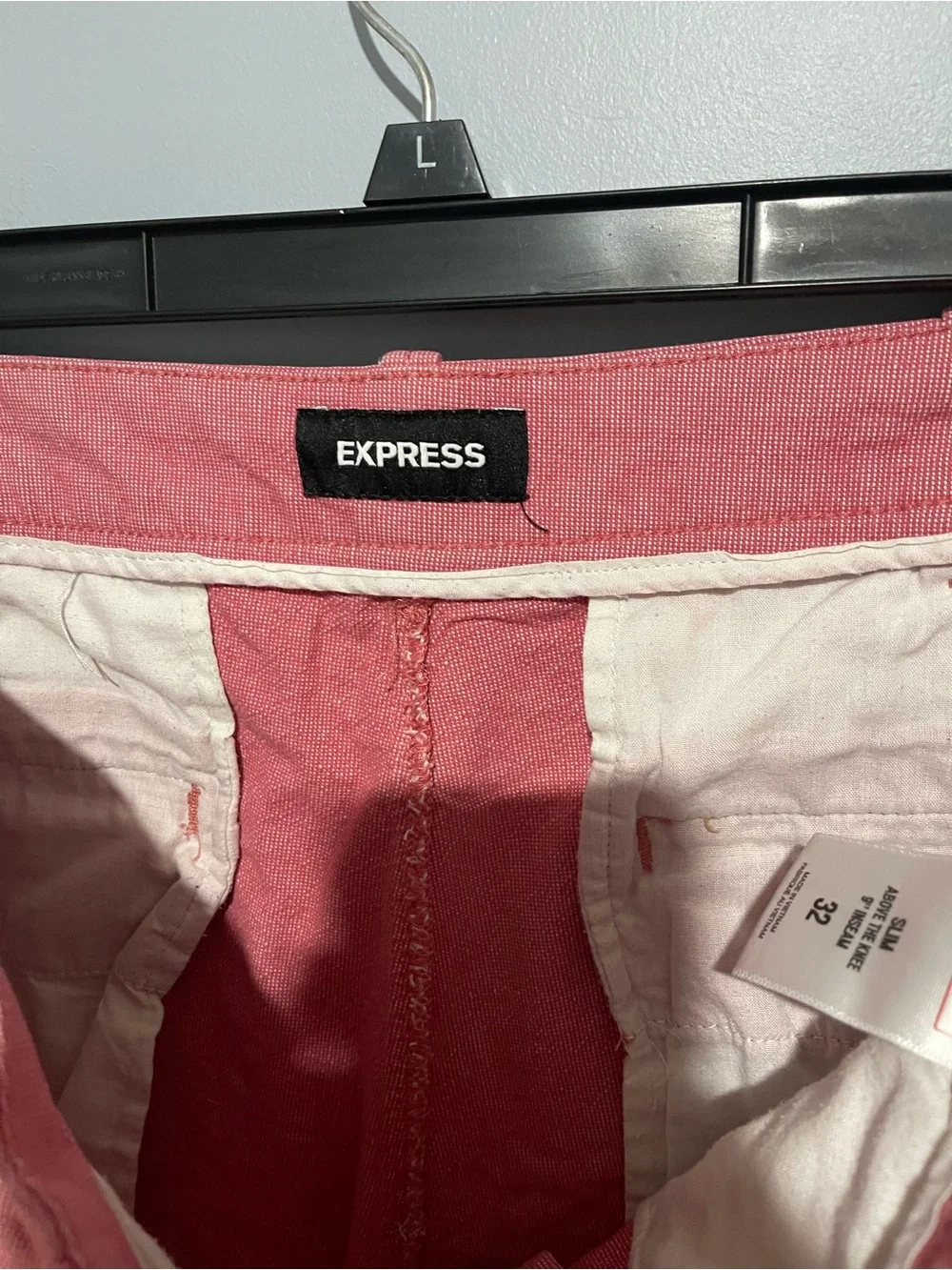 Express Classic Stretch Slim Salmon Shorts At the Knee 9” Inseam Men Sz 32